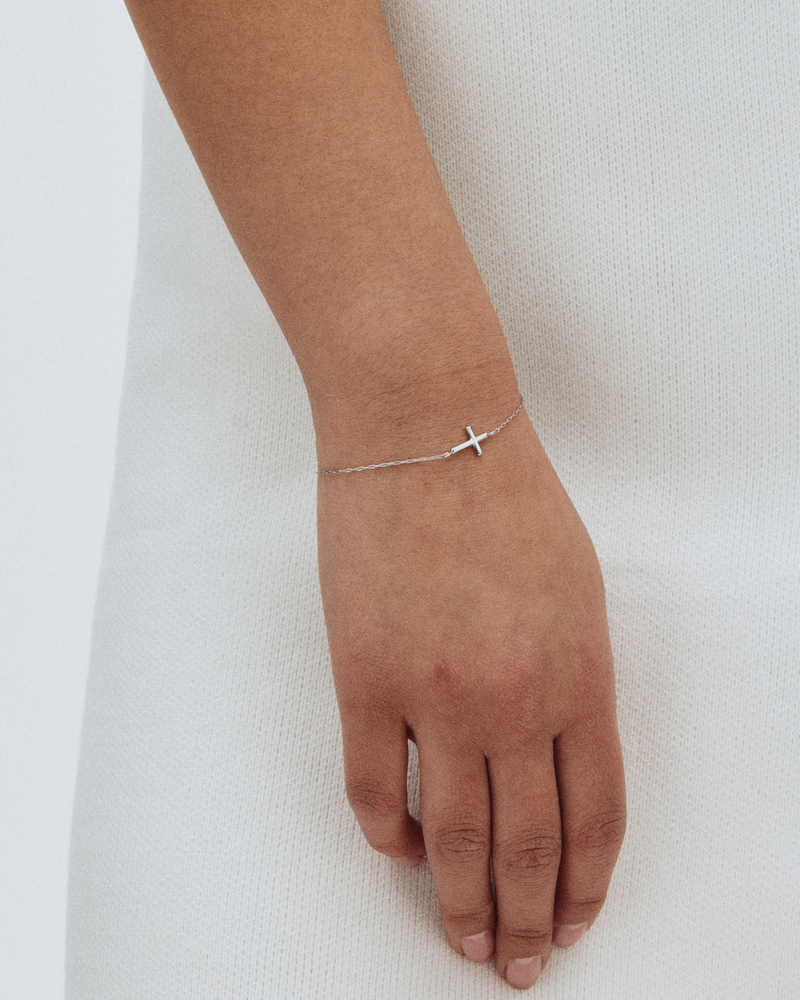 Spirit Cross Bracelet Hopeiset rannekorut Hopea