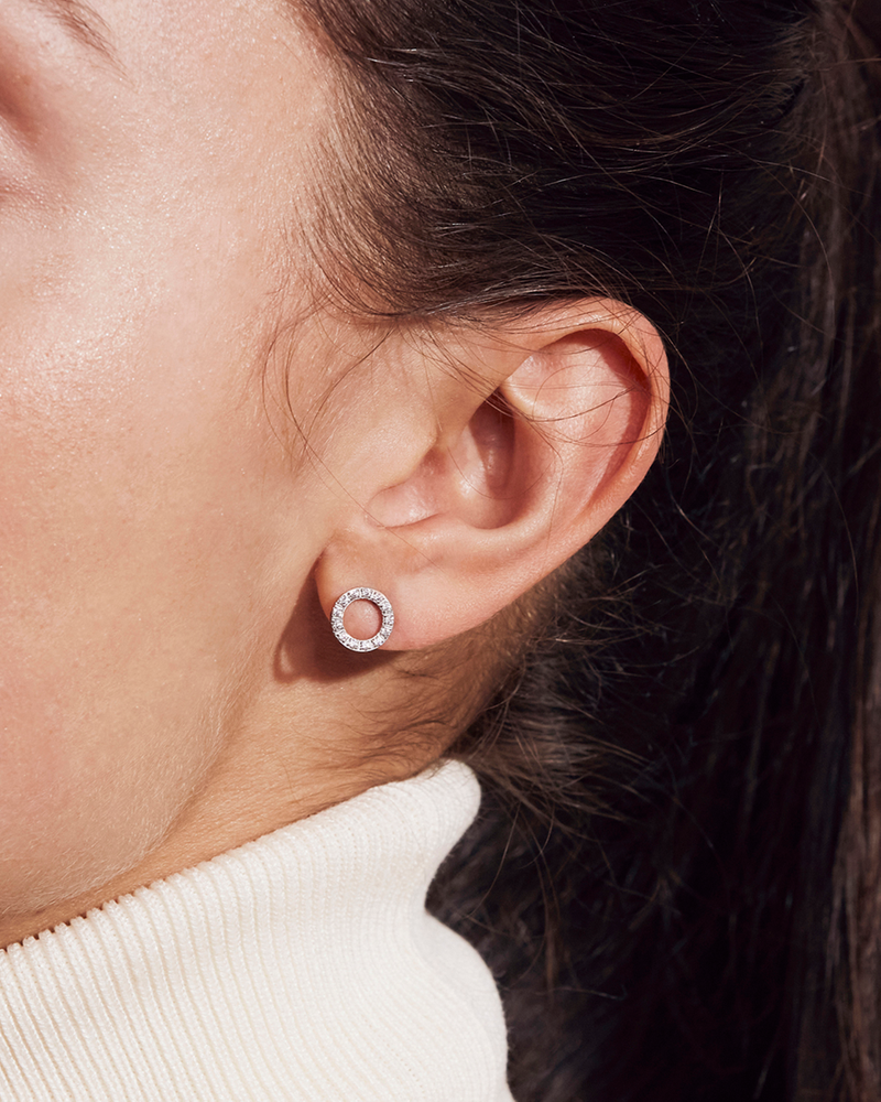 Glow Studs Mini Steckerohrringe Silber