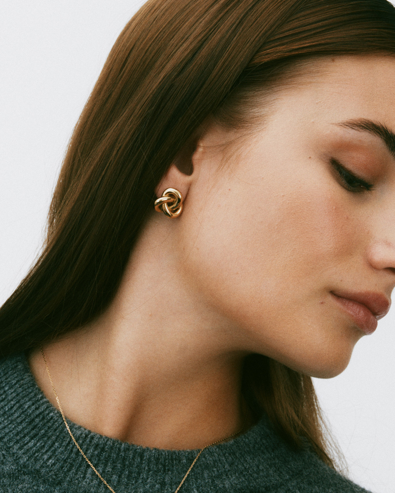 Infinity Knot Studs L Ørestikker Guld
