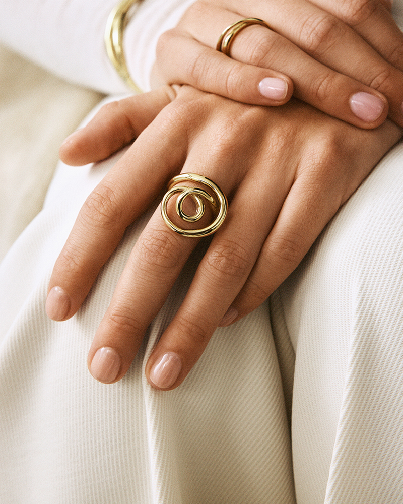 Nouveau Ring L Gold rings Gold