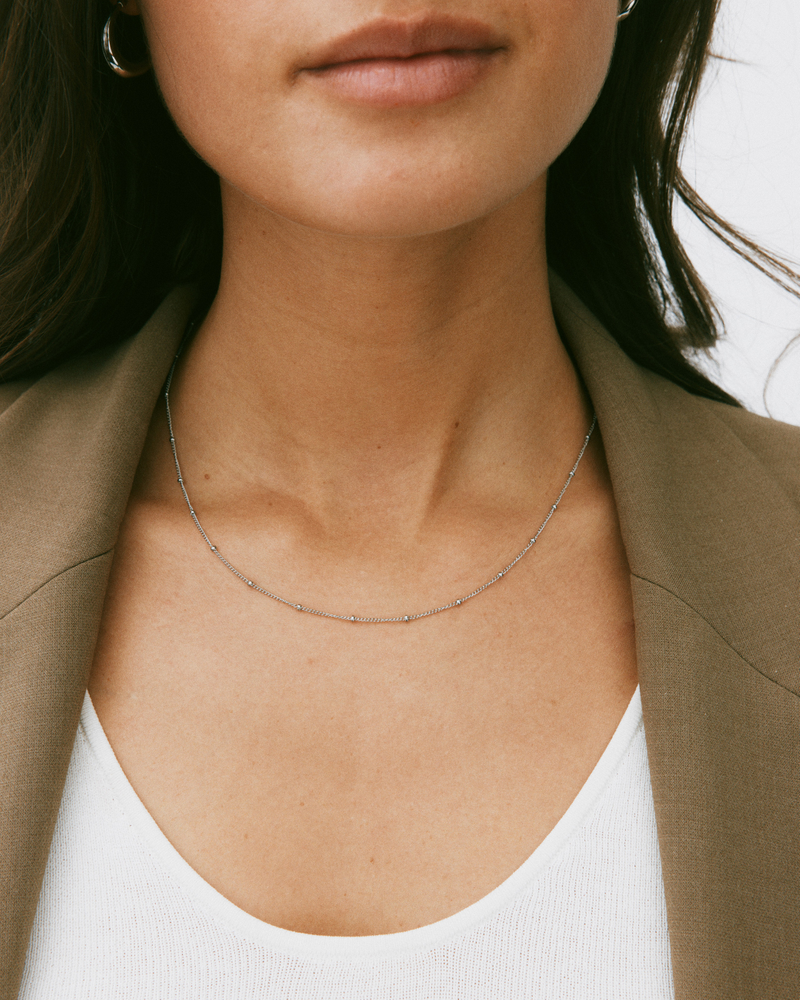 Beaded Chain Necklace Hopeiset kaulakorut Hopea